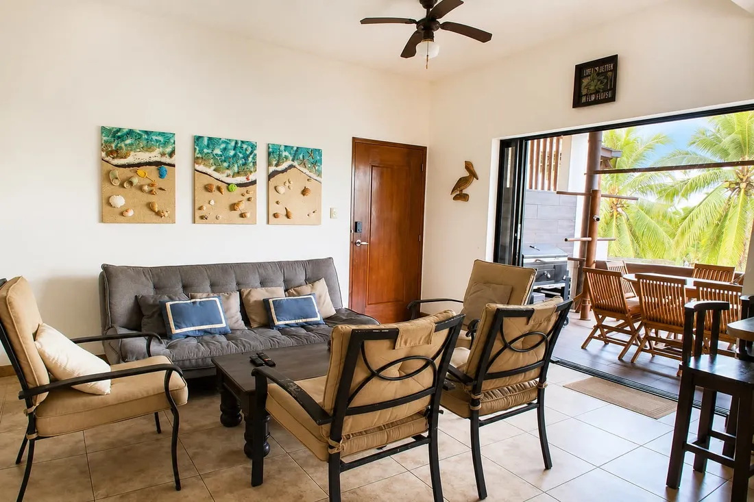 Living, dining & full kitchen